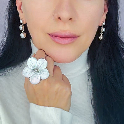 Large Mother of Pearl Flower Ring