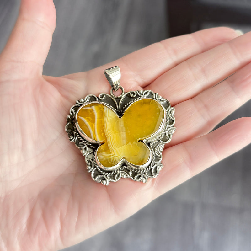 Mariposa Amarilla Pendant