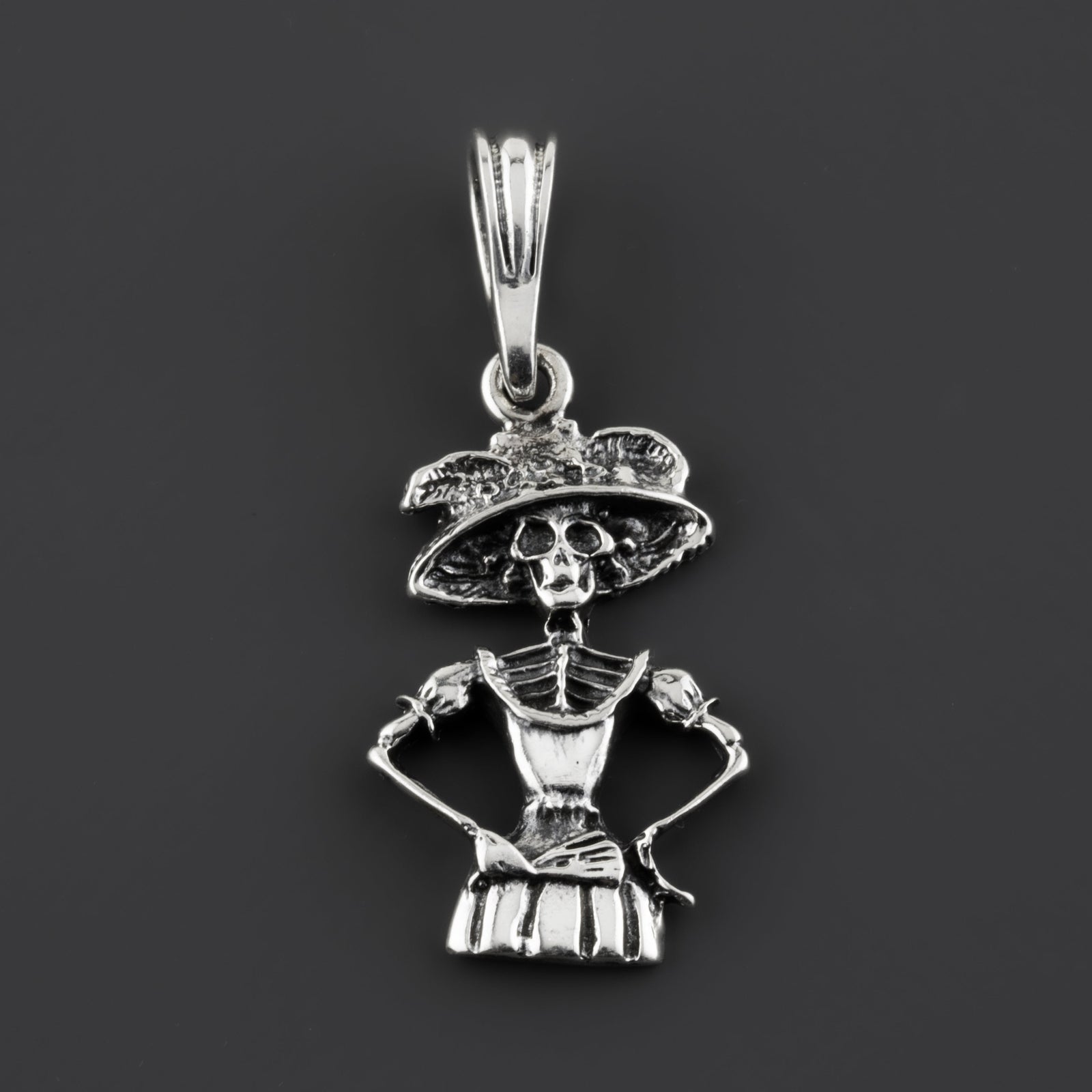 The Elegant Death Pendant