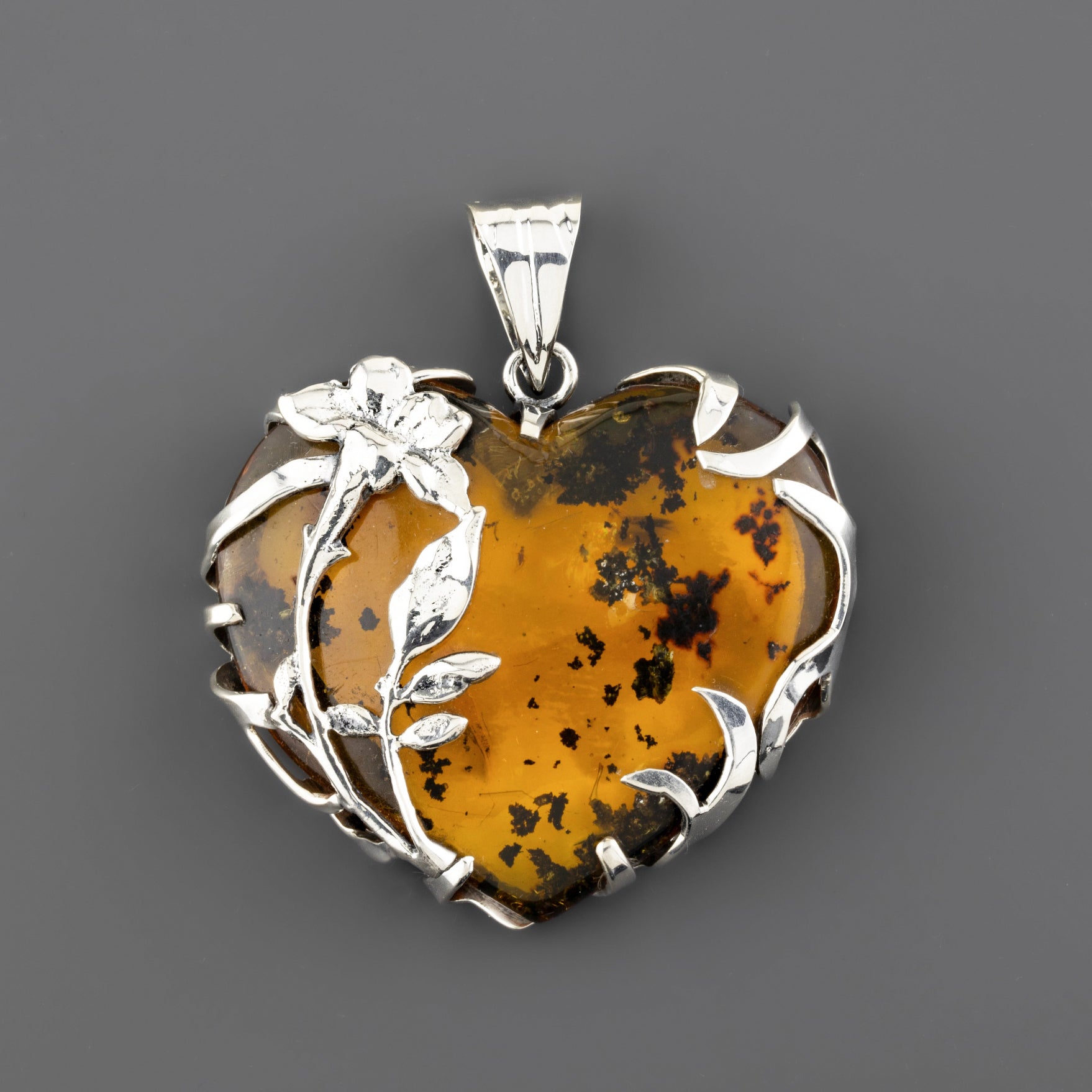 chunky amber heart pendant