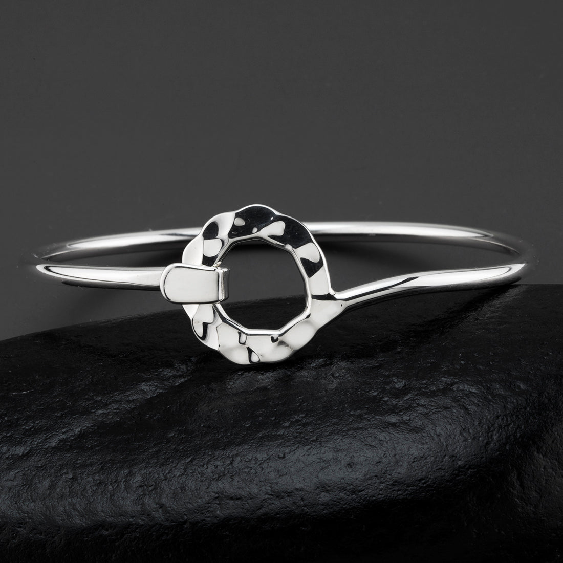 circle of chic sterling silver clasp bangle