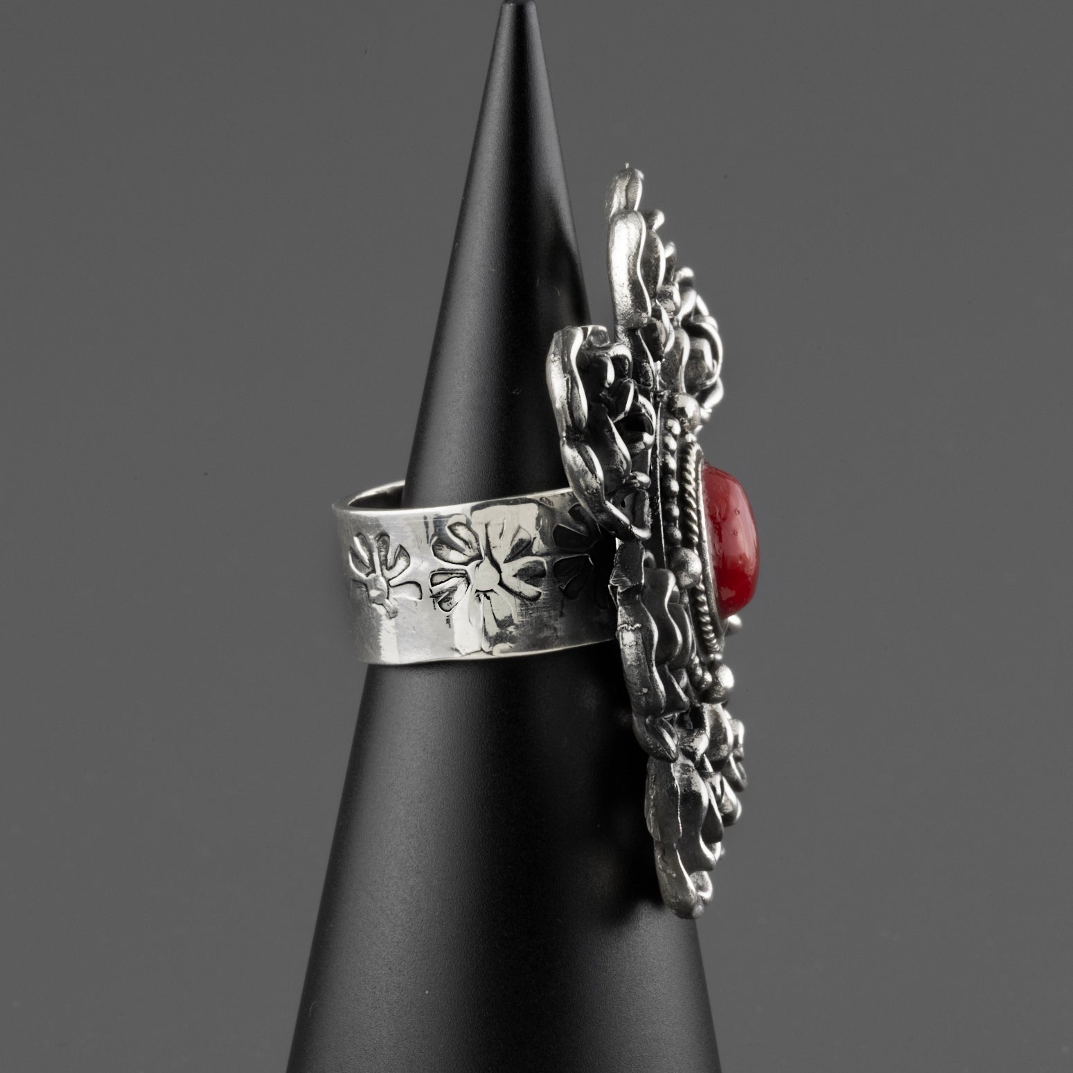 The Rose Garden Ring