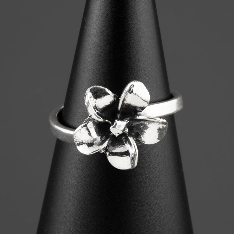 dainty sterling silver flower ring