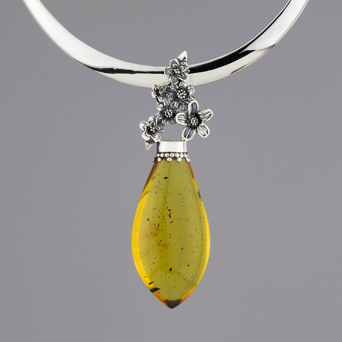 large Chiapas Mexican amber pendant necklace