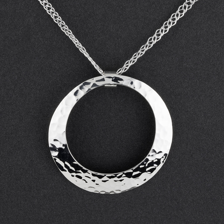 large hammered silver open circle pendant necklace