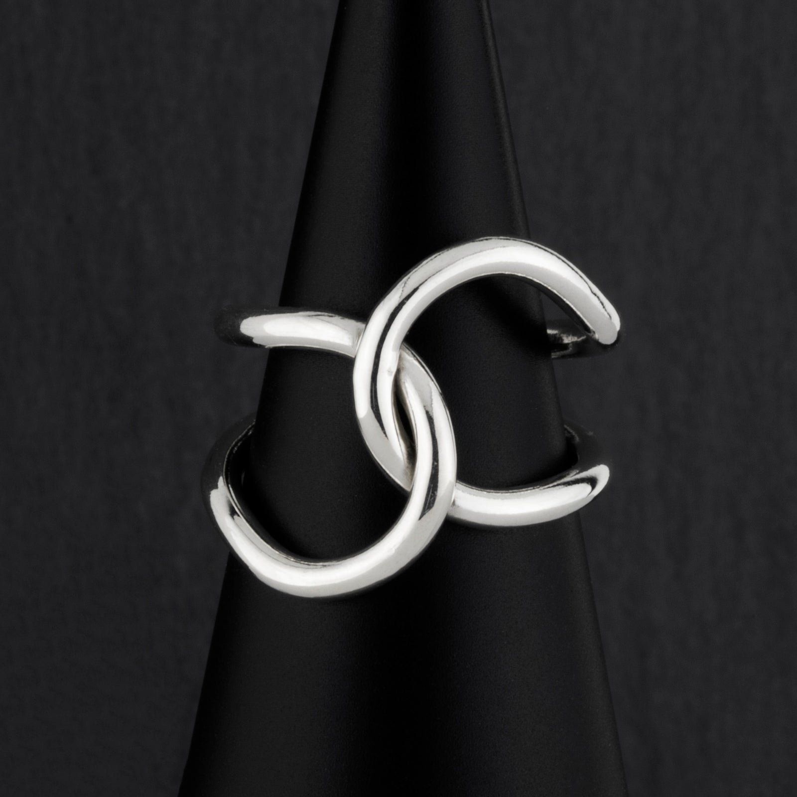linked in minimalist sterling silver ring