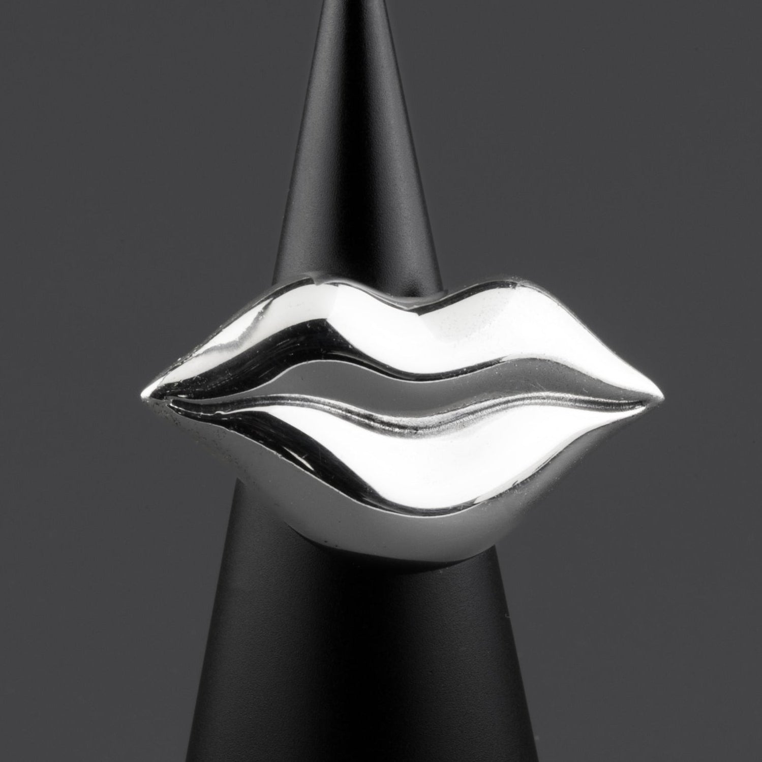 lips sterling silver ring