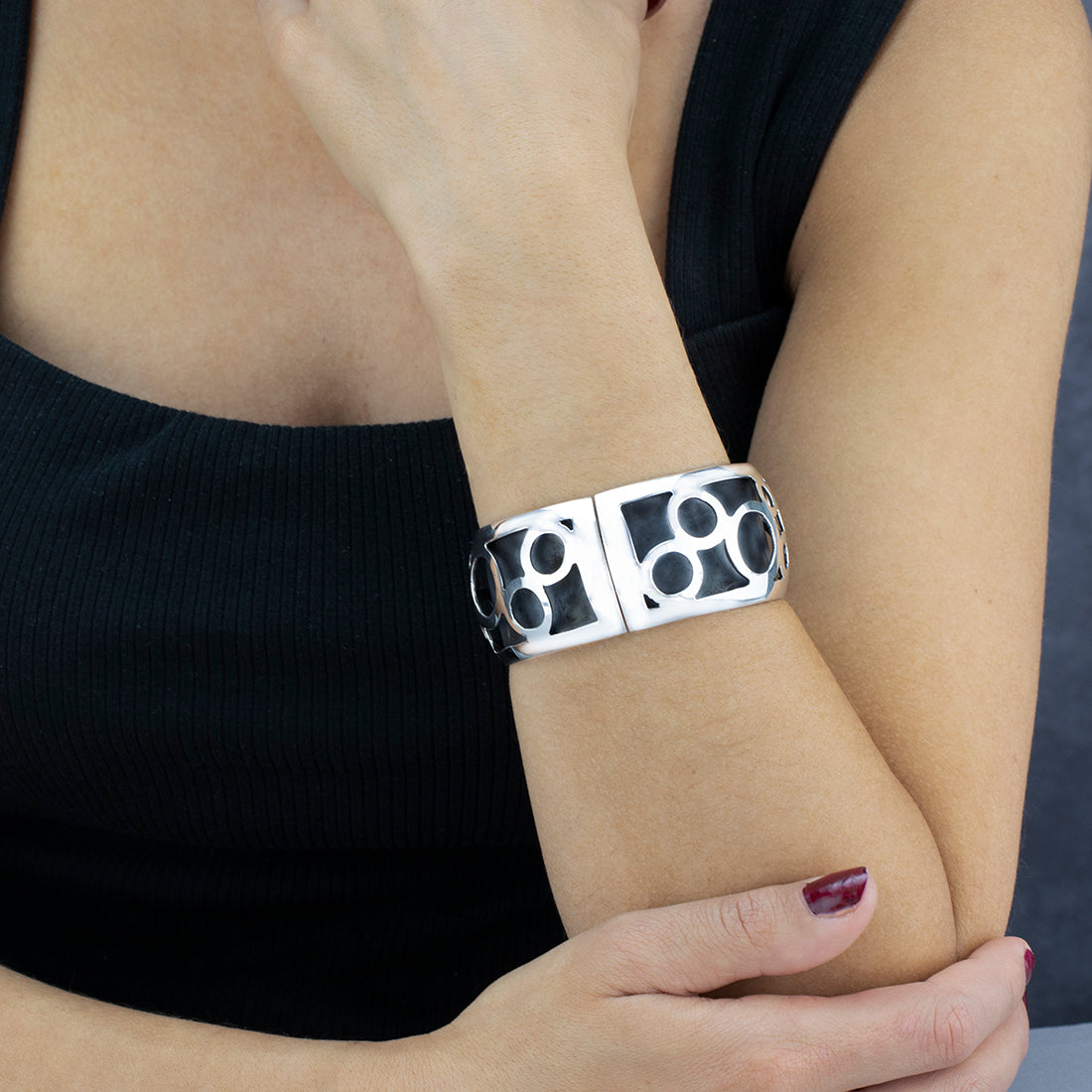 Retro Chic Hinged Bangle Bracelet