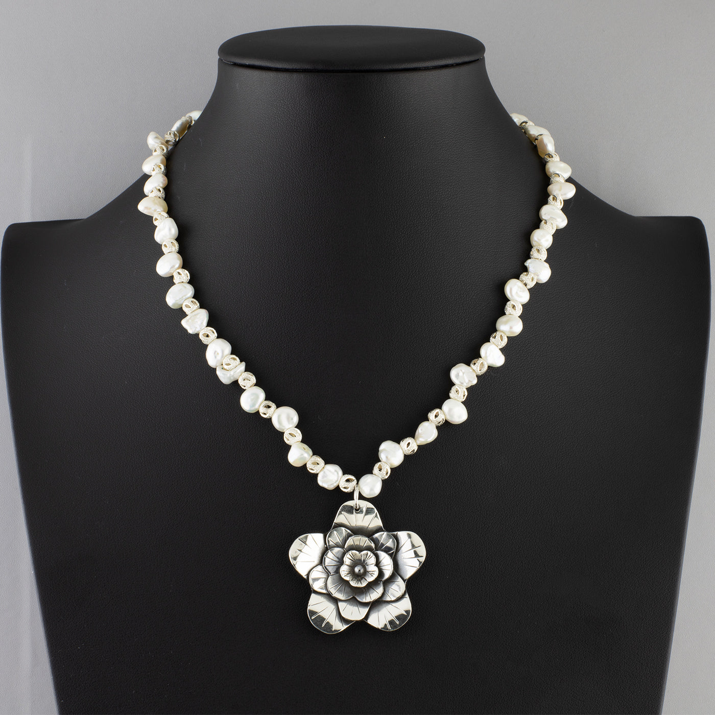 moon bloom flower pearl necklace