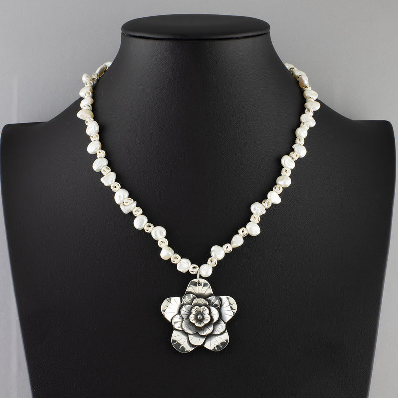 moon bloom flower pearl necklace