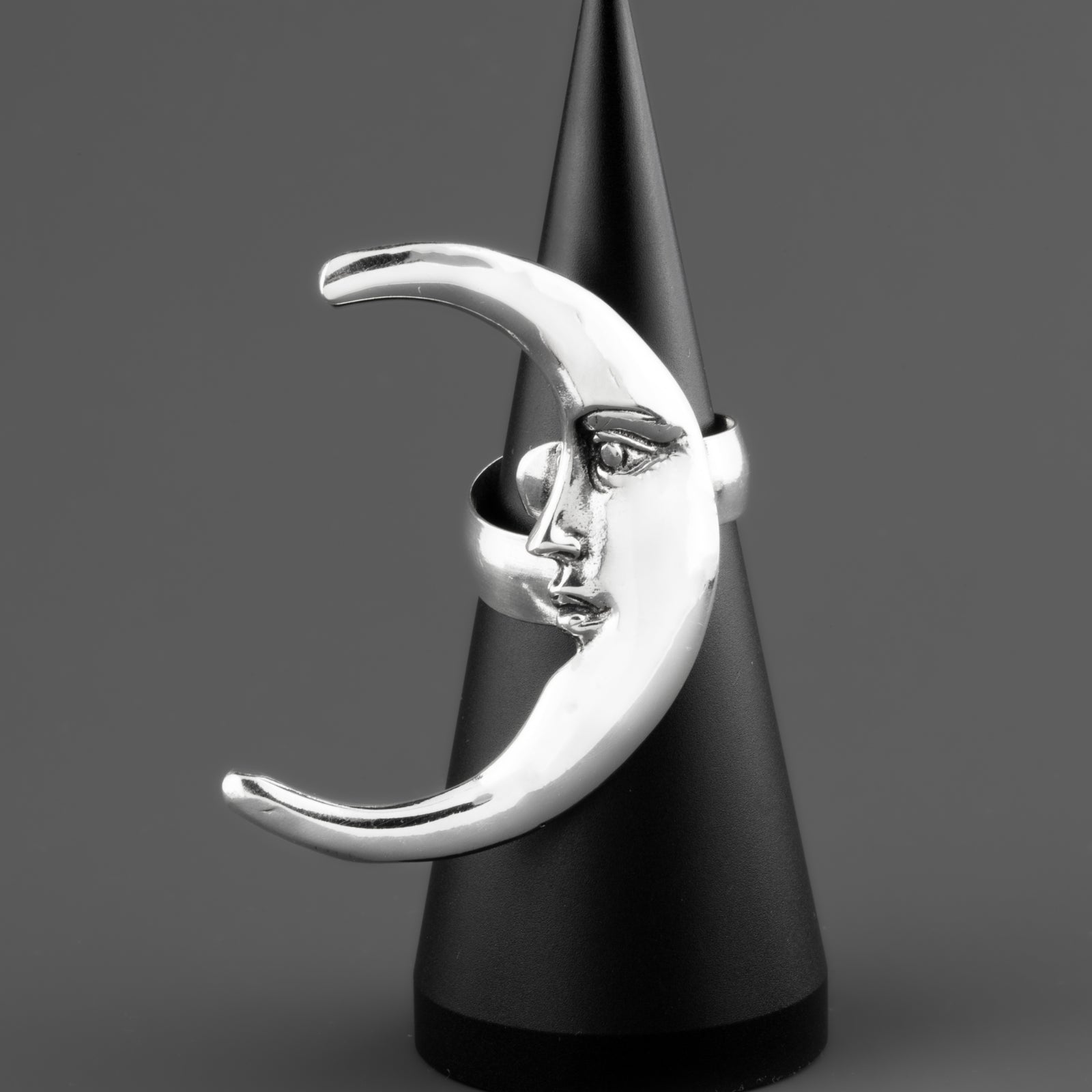 moon face ring
