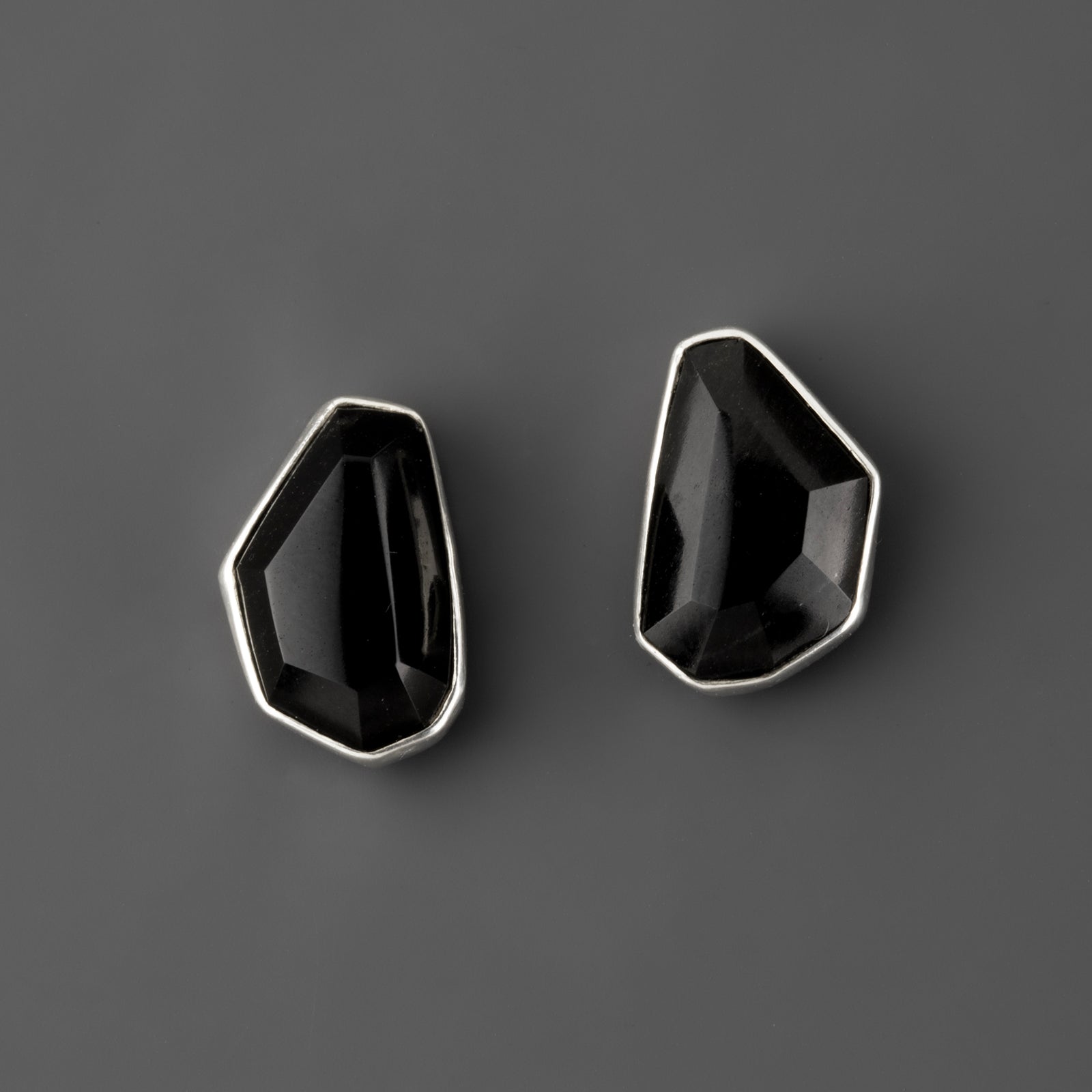 noir black onyx stud earrings