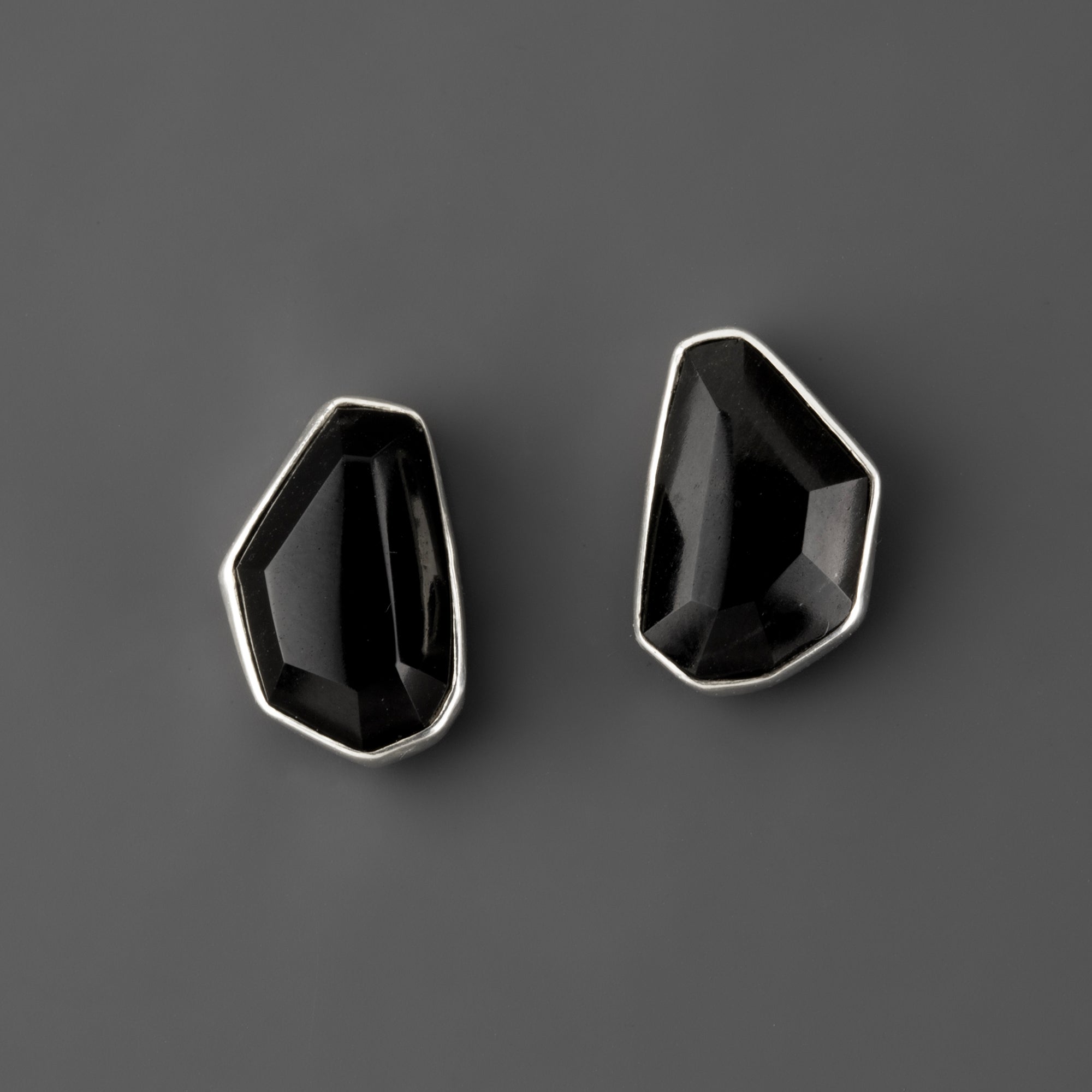 noir black onyx stud earrings