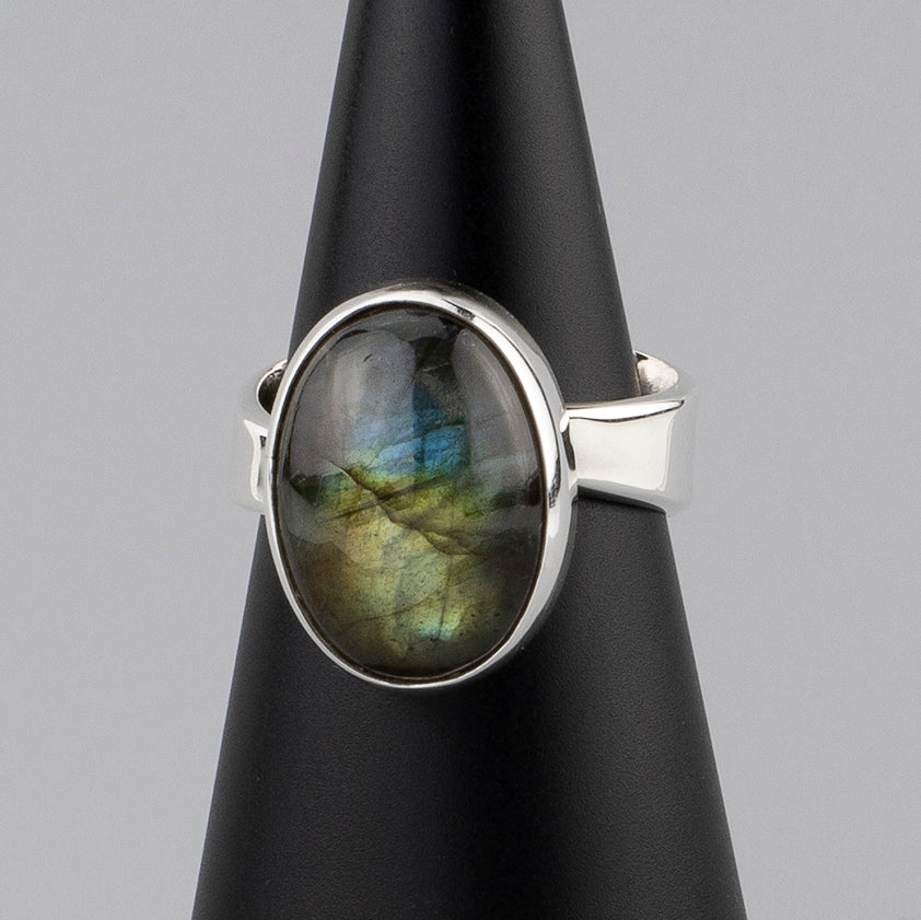 oval simple labradorite ring