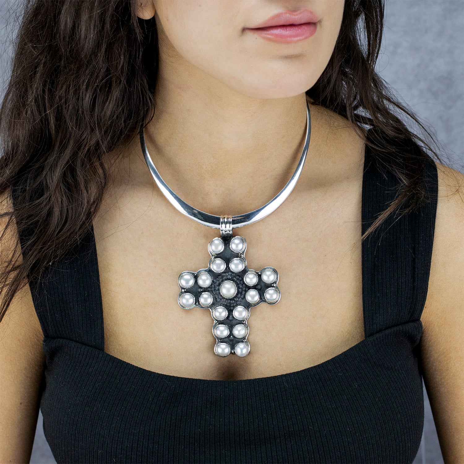 ネックレス・チョーカー Cross Pearl Necklace (Silver) Amazon.com: YienDoo Punk Cross Pearl Choker Necklace Gothic