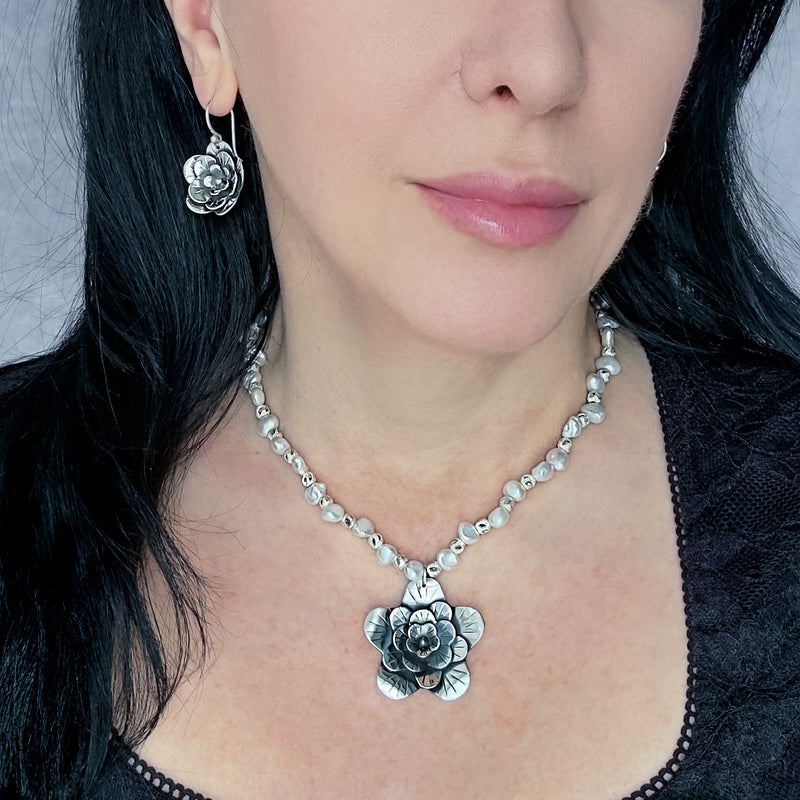 moon bloom flower pearl necklace