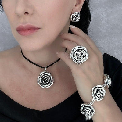 Rebel Rose Ring