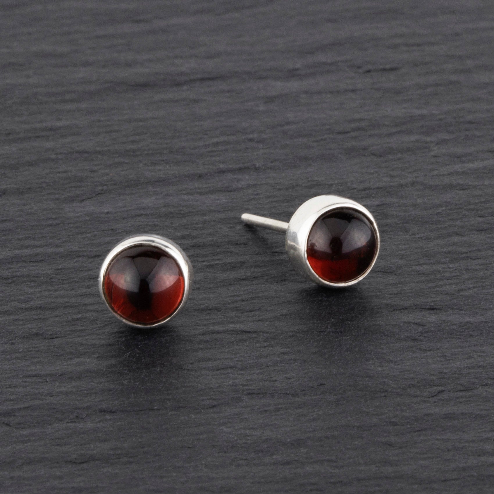 round small 6mm garnet silver stud earrings