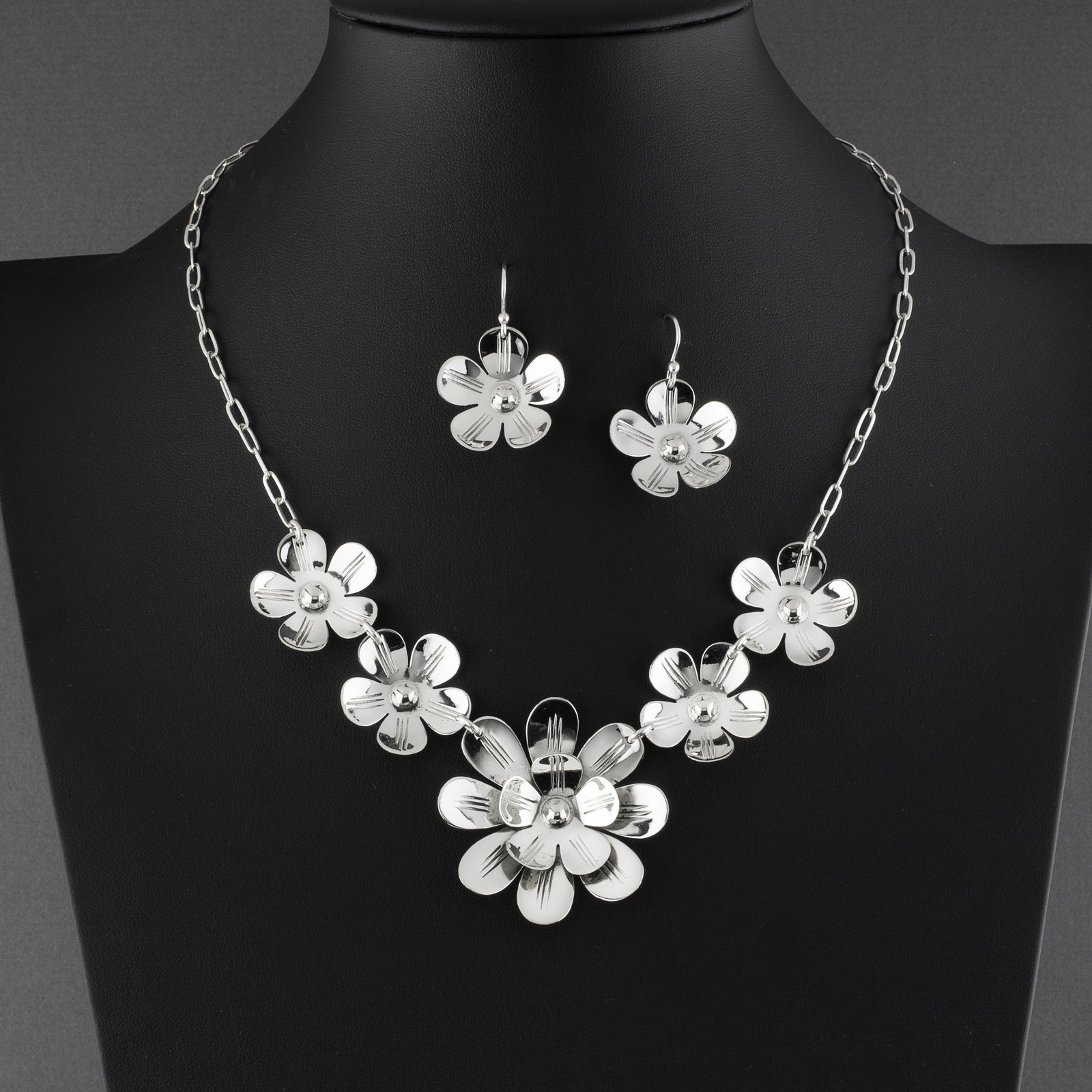 Flower Market Necklace Set