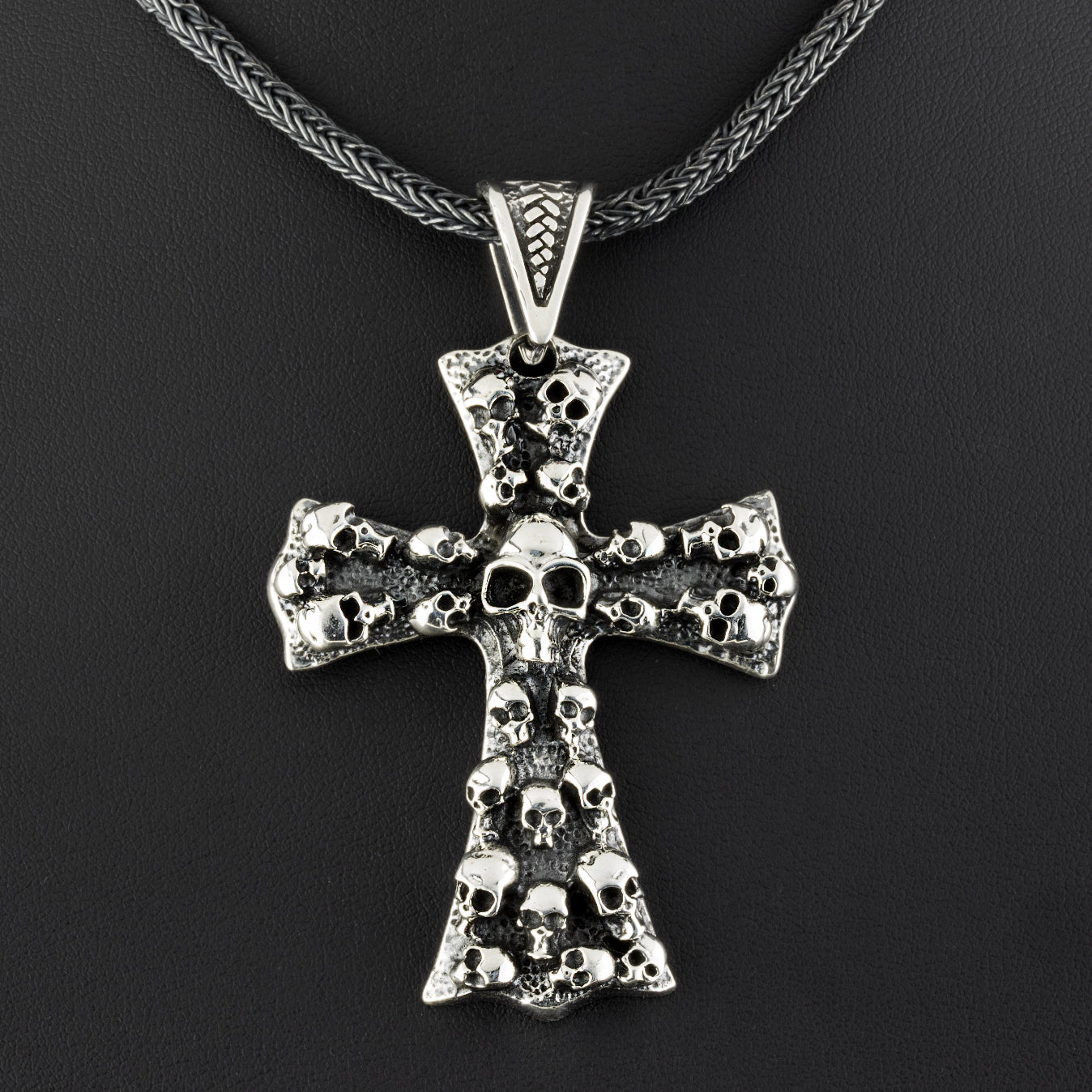 skull cross pendant