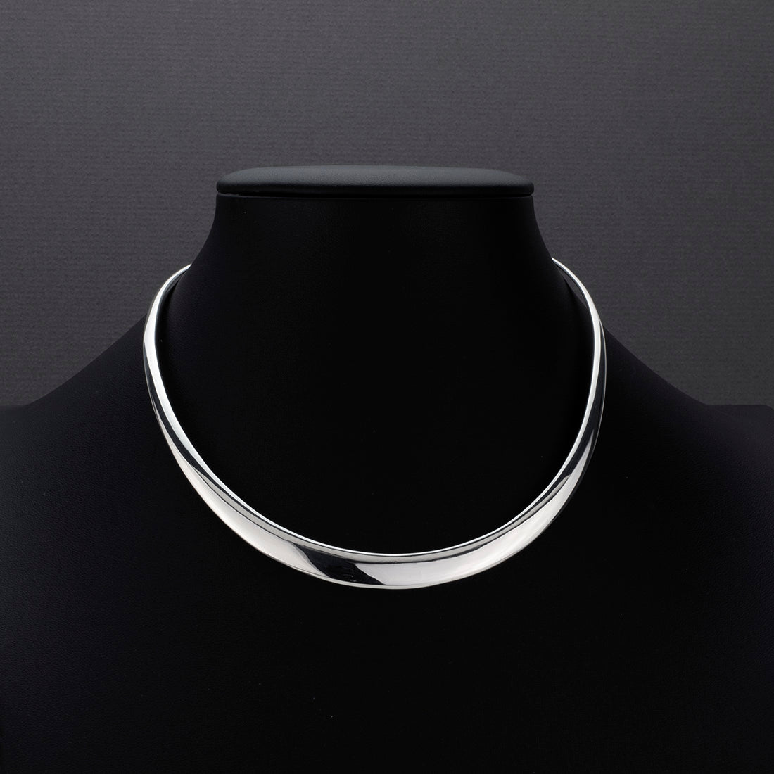 sleek orbit sterling silver choker necklace