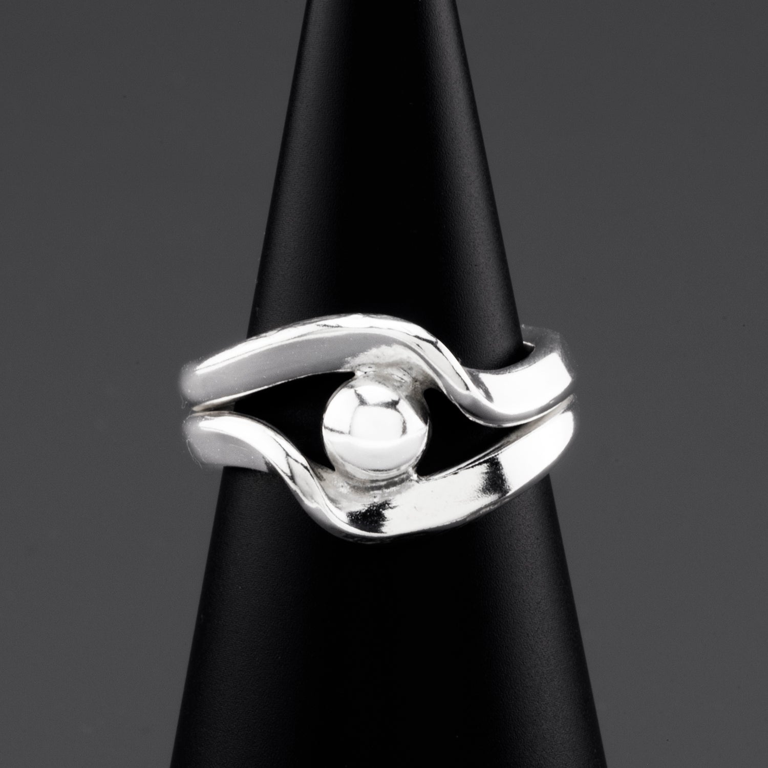 Suru Studio Embrace Ring Silver main image 1