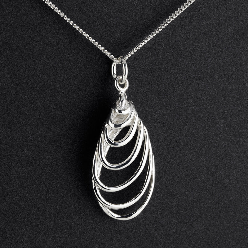 sterling silver loop pendant necklace