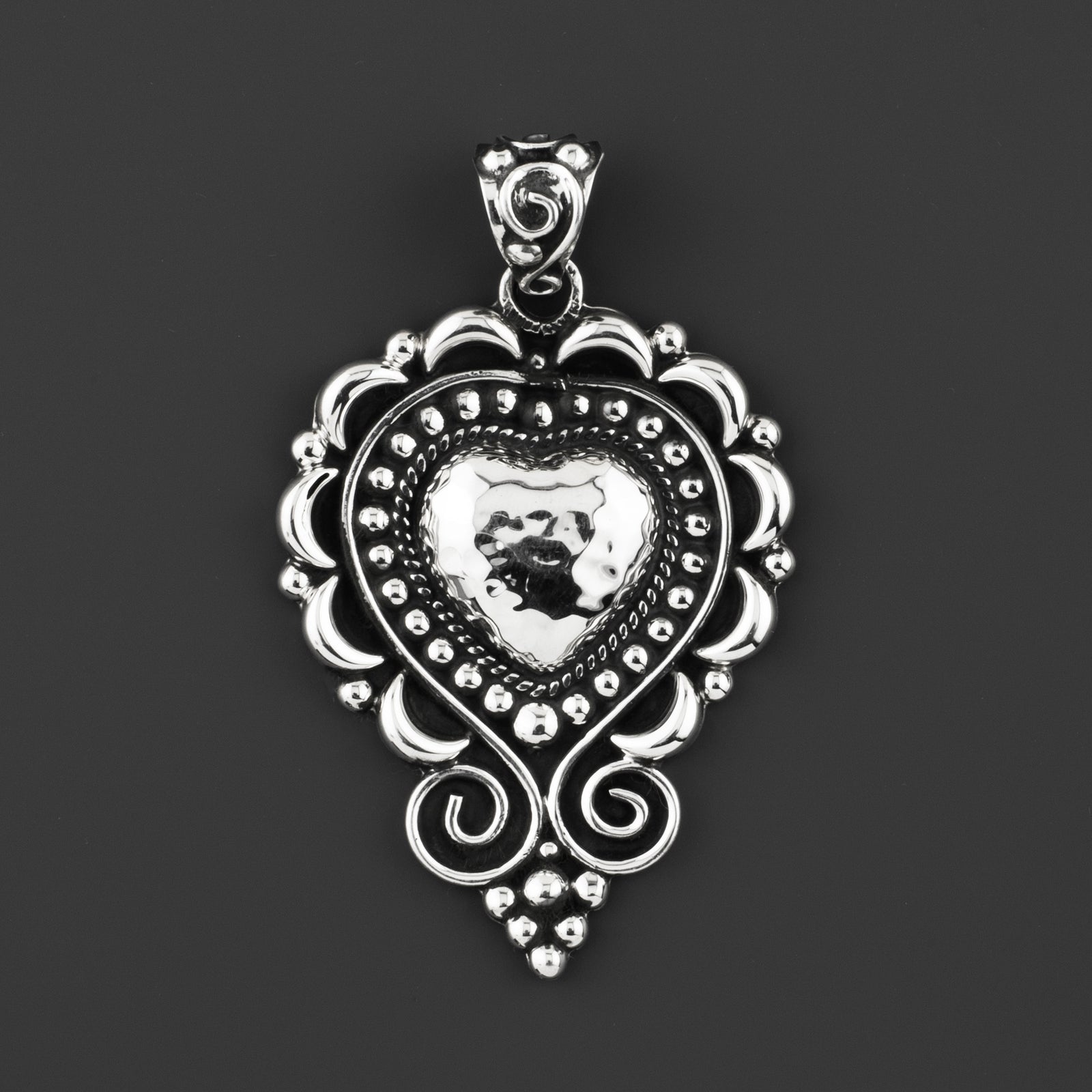 vintage-corazon Mexican silver pendant