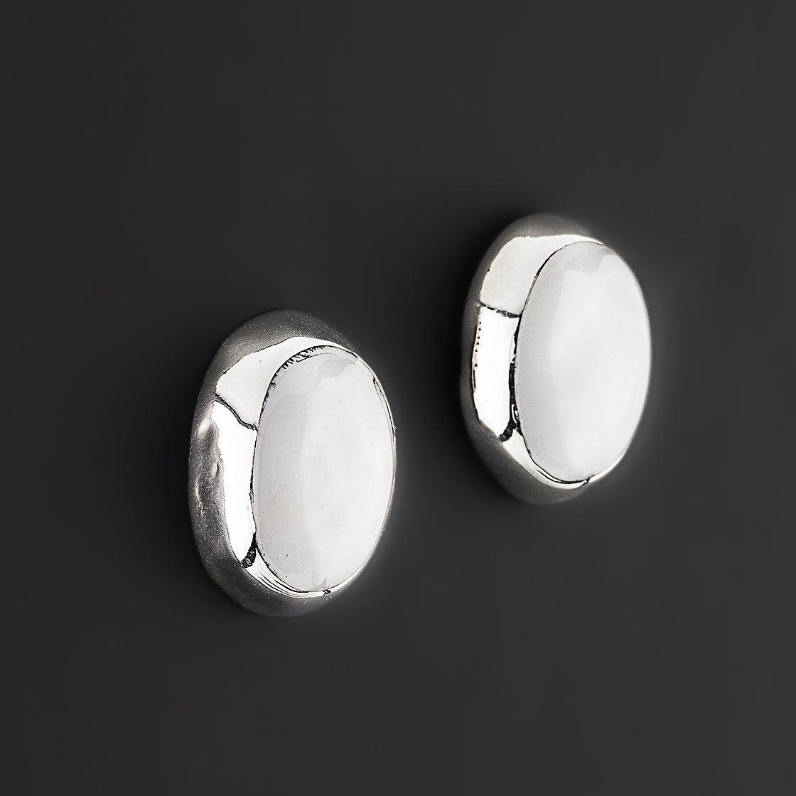 white shell oval stud earrings