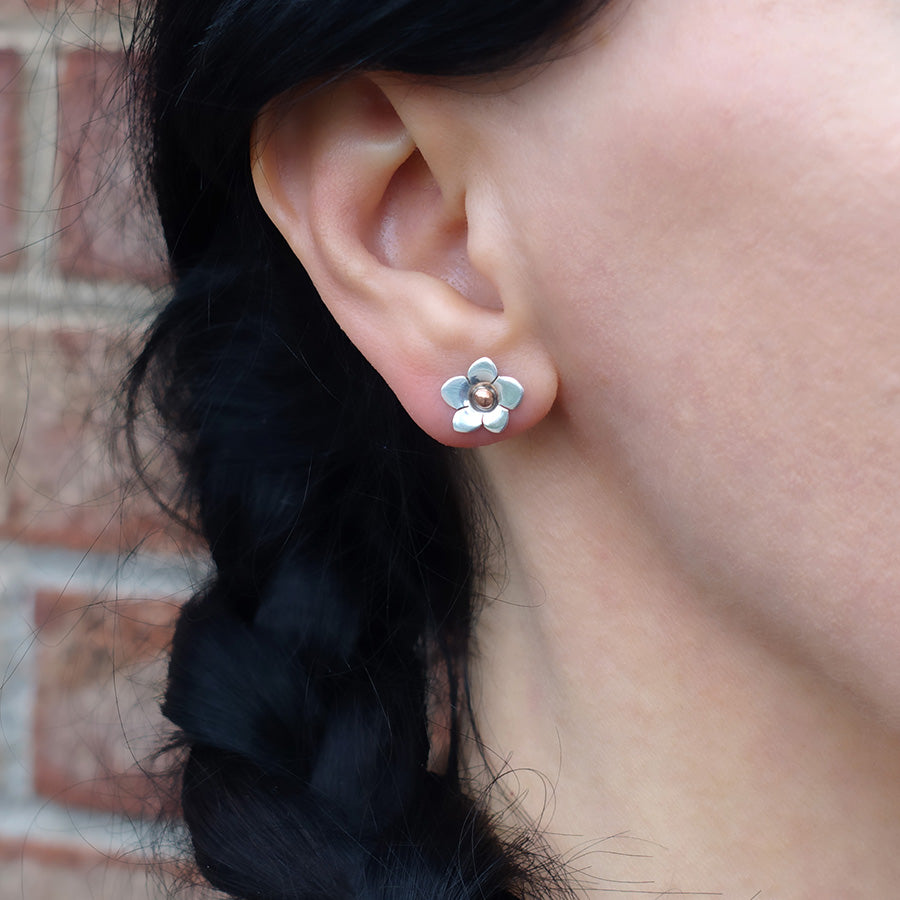 Stud earrings - Metal & resin, gold, pink & black — Fashion