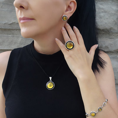 Round Amber Stone Pendant Necklace